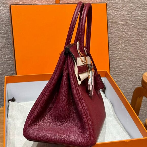 Classic Hermes Bag: A Stylish and Versatile Choice for Elegance - Picture 4 of 6